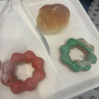 Paris Baguette - Pistachio and Strawberry Mochi Donuts and Salted Butter Roll - Bakeries Near Me - Kennesaw, Georgia Paris Baguette - Pistachio and Strawberry Mochi Donuts and Salted Butter Roll - Bakeries Near Me - Kennesaw, Georgia