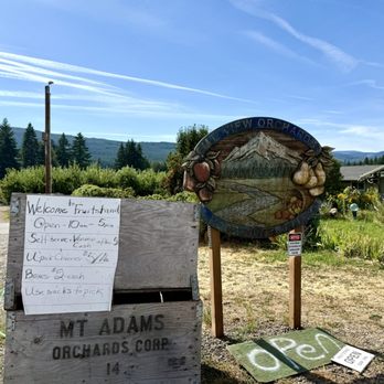 Mt View Orchards - Entrance to farm - Fruits & Veggies Near Me - Mt. Hood, Oregon Mt View Orchards - Entrance to farm - Fruits & Veggies Near Me - Mt. Hood, Oregon
