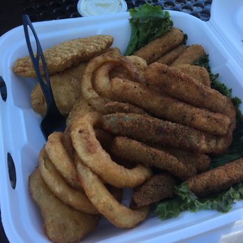 Moo Moo's Burger Barn - Appetizer sampler... delicious - Burgers Near Me - Lodi, California