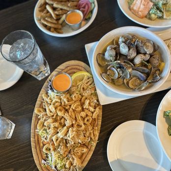 Emory's On Silver Lake - Calamari Fritti Caesar Salad Steamed Clams Fried Green Beans - Steakhouses Near Me - Everett, Washington