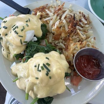 Martha's - Eggs Benedict florentine - American Near Me - Hermosa Beach, California Martha's - Eggs Benedict florentine - American Near Me - Hermosa Beach, California
