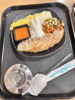 부산 돼지국밥 Busan Daegee Gukbap by null