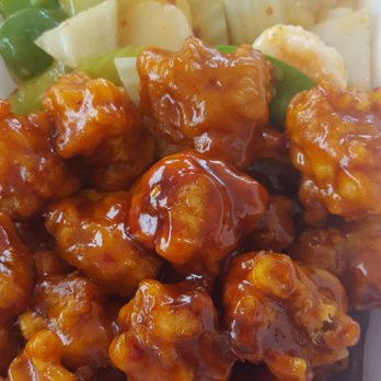 Mr Wok Restaurant - Dragon and Phoenix (General Tso's chicken, and garlic shrimp.) - Chinese Near Me - Columbus, Ohio Mr Wok Restaurant - Dragon and Phoenix (General Tso's chicken, and garlic shrimp.) - Chinese Near Me - Columbus, Ohio