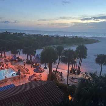Sheraton - Nighttime view of the pool - Resorts Near Me - Clearwater Beach, Florida Sheraton - Nighttime view of the pool - Resorts Near Me - Clearwater Beach, Florida