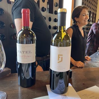 Vintner's Collective - Napa Valley - Wine Tasting Room Near Me - Napa, California