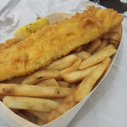 Byth's Bateau Bay Fish Shop - The famous fish and chips