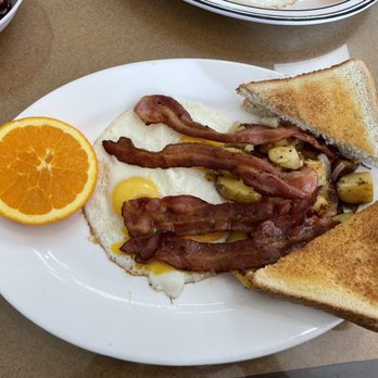 Olde Village Bistro - Three eggs with bacon breakfast - Breakfast & Brunch Near Me - Markham, Ontario