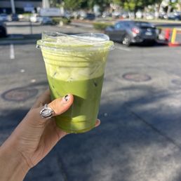 mango vanilla matcha with oat milk mango vanilla matcha with oat milk