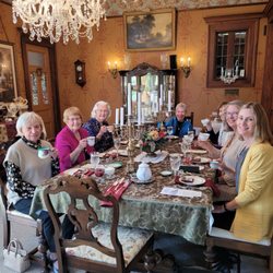Schuster Mansion Bed & Breakfast - Friends ready for Mollie's Tea