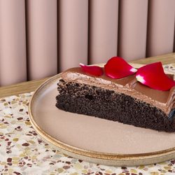 Bergamot chocolate cake & rose ganache