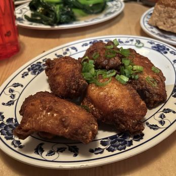 Woon - Mama Fong's Five Spice Chicken Wings 五香炸雞 - Chinese Near Me - Los Angeles, California