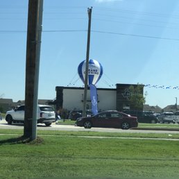 HTeaO, Yukon, OK: Grand Opening: Standing line around the side of Bldg & cars down the street (Fri, 2 Sep 2022) HTeaO, Yukon, OK: Grand Opening: Standing line around the side of Bldg & cars down the street (Fri, 2 Sep 2022)