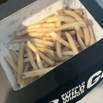 Buffalo Wild Wings - Very small serving of fries for 20 wings - Chicken Wings Near Me - San Antonio, Texas