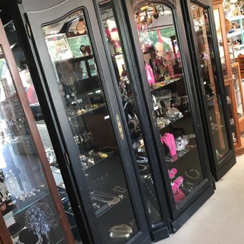 Gitie's - Cases of jewelry - Auction Houses Near Me - King George, Virginia