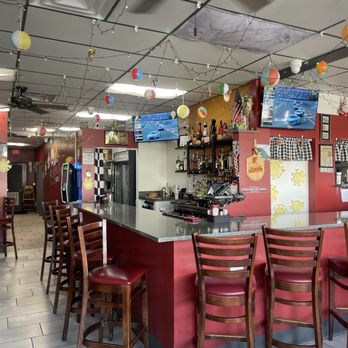 Legends Pizza - Bar area - Pizza Near Me - Carol Stream, Illinois