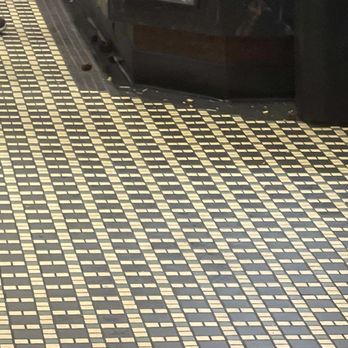 Ruby Tuesday - Dirty floor around salad bar - Burgers Near Me - Clermont, Florida