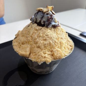 Wicked Snow - Wicked gold - Desserts Near Me - Austin, Texas