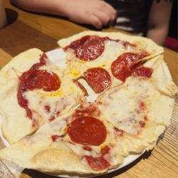Farley's Food Fun & Pub - Kids pizza