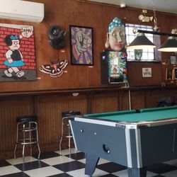 Ideal Bar - Look at that CD jukebox on the right