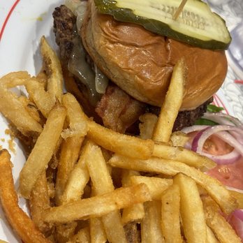 Sunliner Diner - Bacon Cheeseburger - Diners Near Me - Pigeon Forge, Tennessee