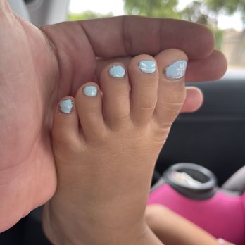 Hands To Hold - They are awesome did such amazing job on my daughters toes. Thank you guys! She's super happy :). - Nail Salons Near Me - Encino, California