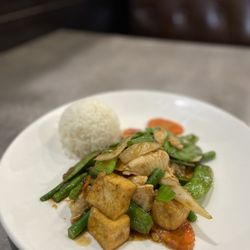 Pad Thai - Lemongrass tofu and chicken - lunch special