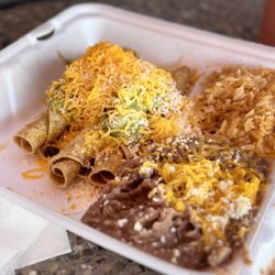 Jilberto's Taco Shop - Rolled taco combo plate
