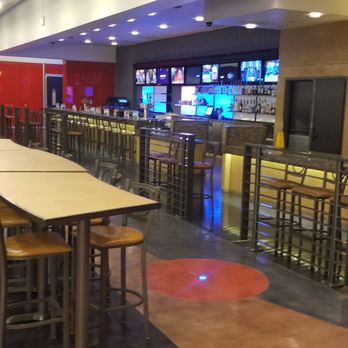 Regal SouthGlenn - Sky Box - Cinema Near Me - Centennial, Colorado