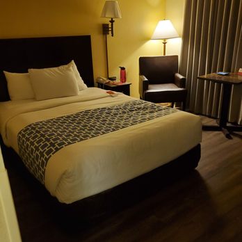 Econo Lodge Mayo Clinic Area - Hotels Near Me - Rochester, Minnesota