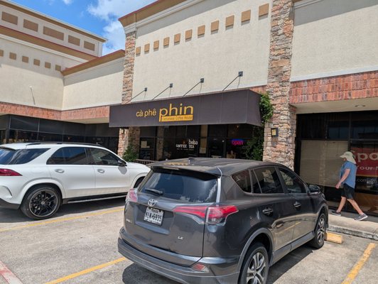 Ca phe Phin - Vietnamese coffee & tea, bubble tea house, bakery. by null