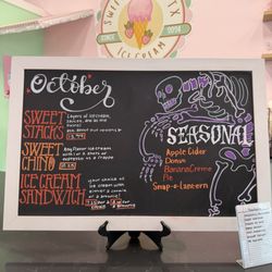 Sweet Retreat - Apple cider donut is a must try !