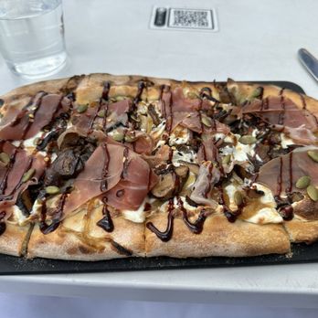 Hudson & Co - Autumn flatbread - Gastropubs Near Me - Jersey City, New Jersey Hudson & Co - Autumn flatbread - Gastropubs Near Me - Jersey City, New Jersey