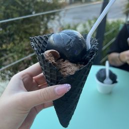 black vanilla + oreo brownie