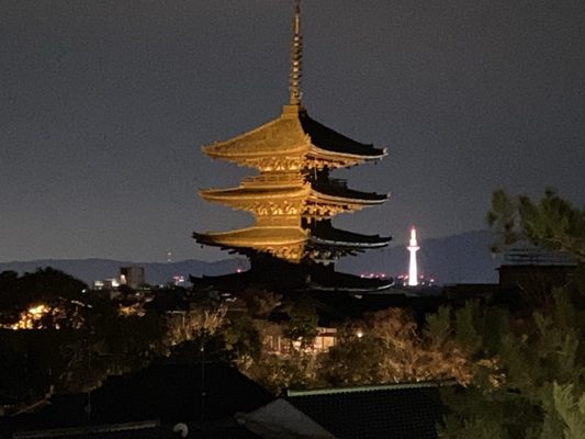 Hōkan-ji Temple (Yasaka Pagoda) by null