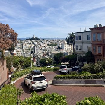 Lombard Street - Landmarks & Historical Buildings Near Me - San Francisco, California