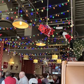 Mia Sorella - Dining area decorated for Christmas - Italian Near Me - Ballwin, Missouri Mia Sorella - Dining area decorated for Christmas - Italian Near Me - Ballwin, Missouri