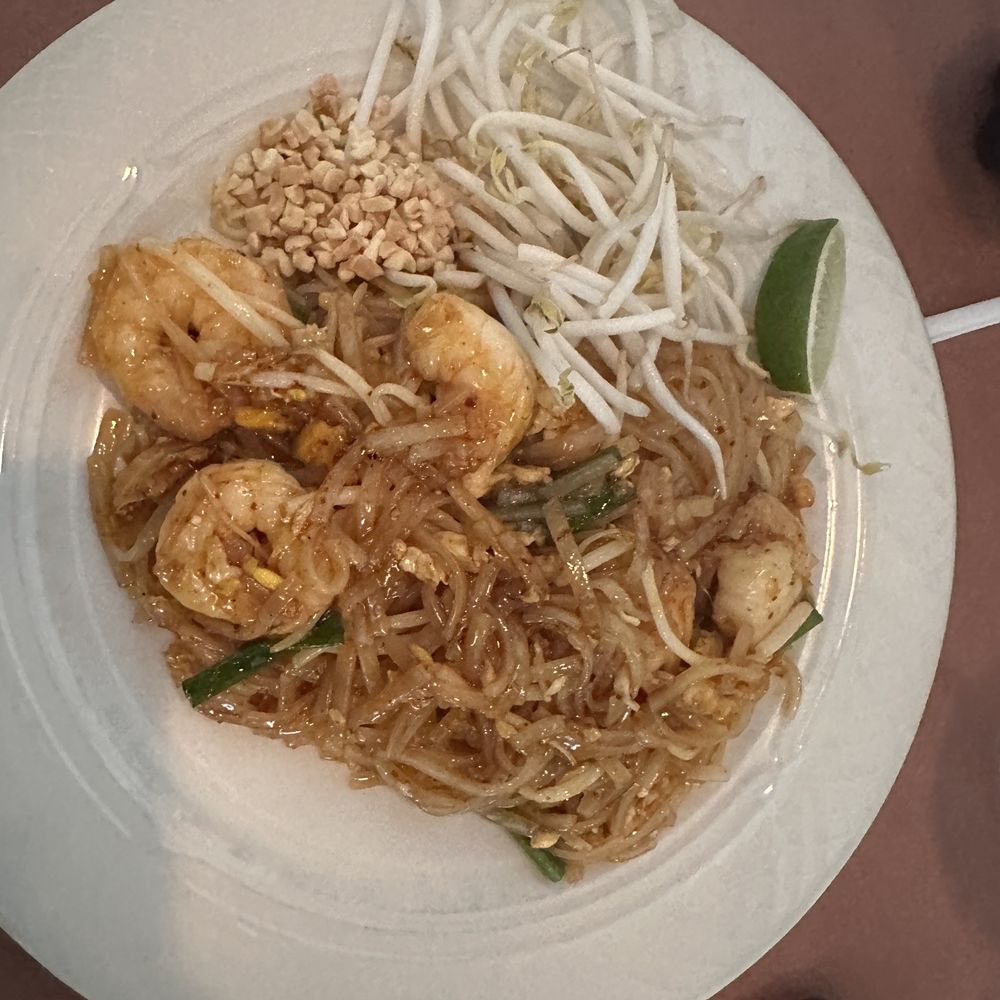 Shrimp pad Thai...delicious! Shrimp pad Thai...delicious!