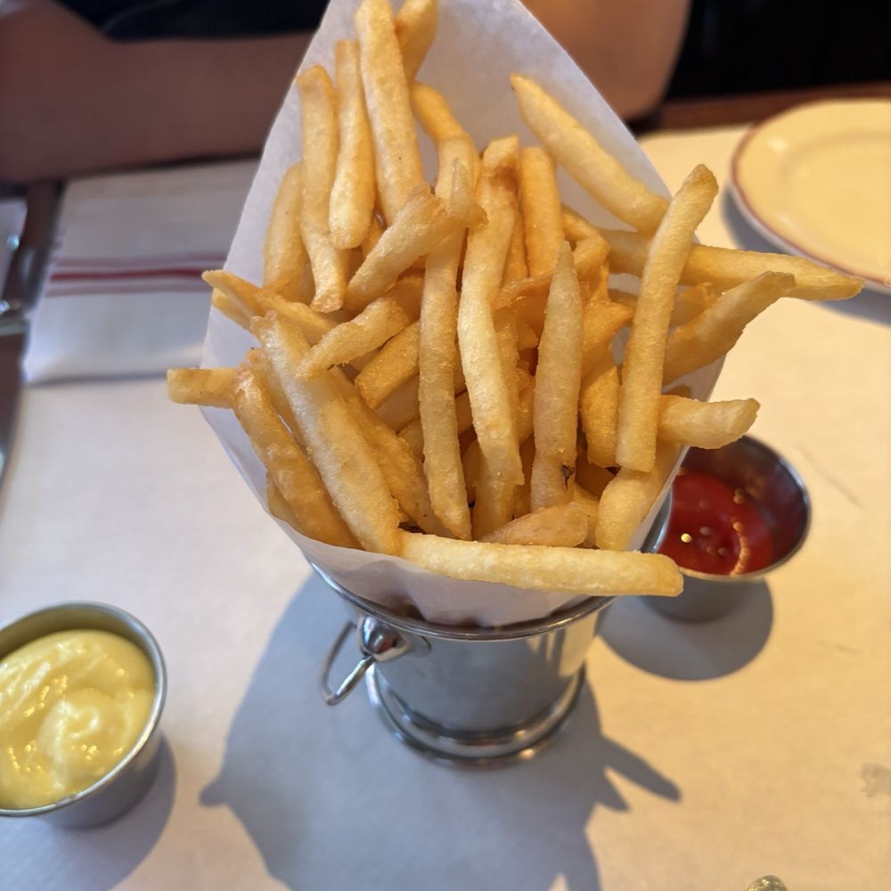 Le Diplomate - Pommes Frites - Brasseries Near Me - Washington, DC, District of Columbia