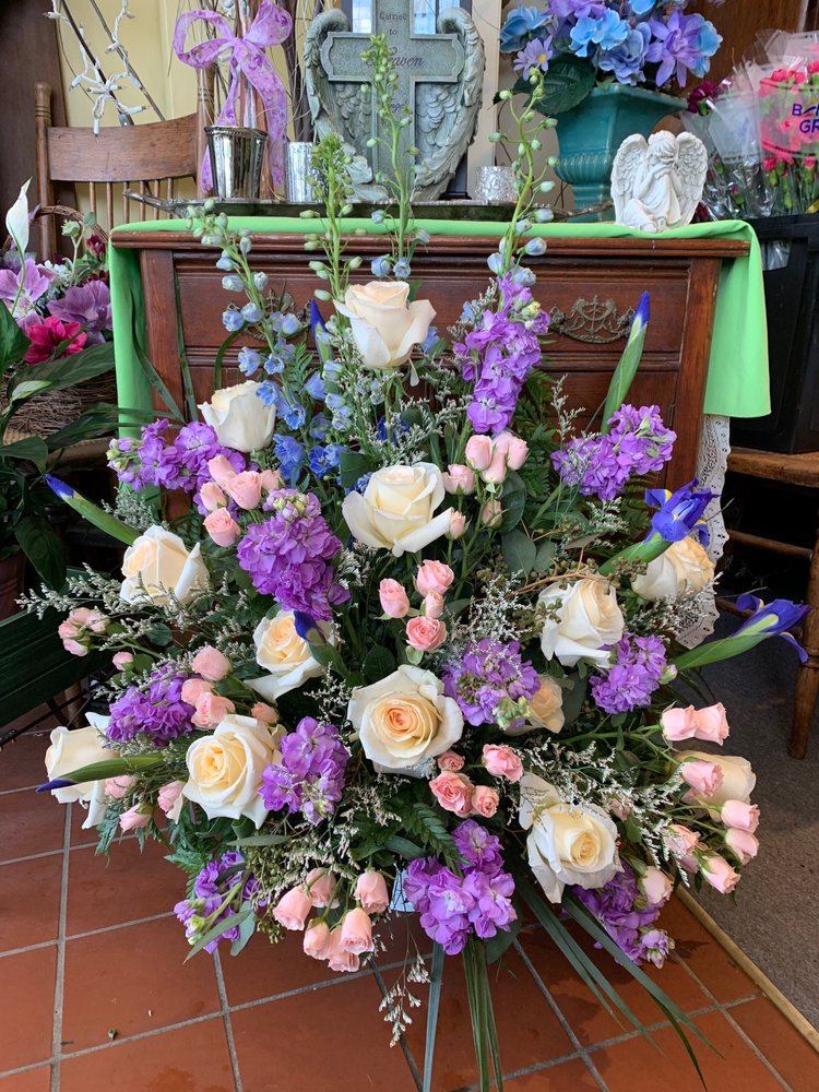 THE GILDED LILY 15 Photos 1926 Wilbraham Rd, Springfield