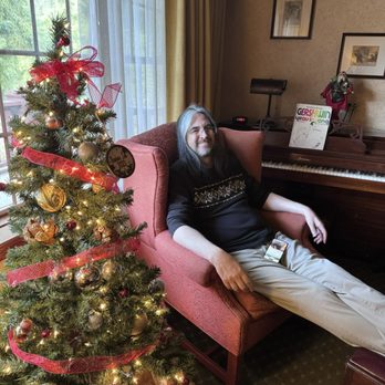 Benbow Historic Inn - My new Hubby relaxing by the Christmas Tree - Hotels Near Me - Garberville, California