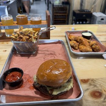 Franklin Beerworks - Mushroom carmelized onion Gouda - Brewpubs Near Me - McGregor, Texas