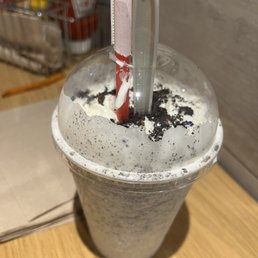 OREO COOKIES & CREAM SHAKE OREO COOKIES & CREAM SHAKE