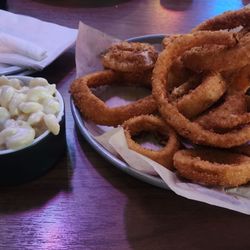 Brewsky's Food & Spirits - Mac & Cheese & Rings