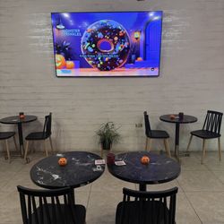 Buen Rato Bar & Grill - Huge TV eat in area