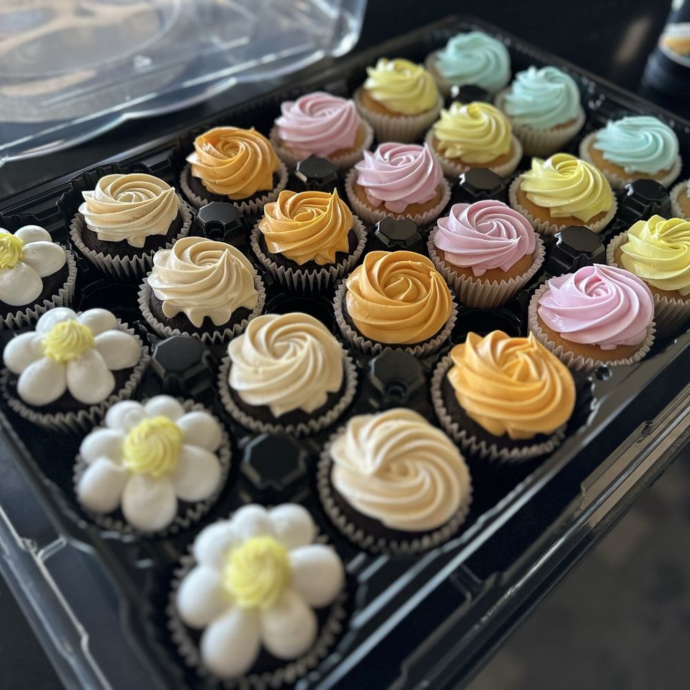 Safeway - 2 dozen cupcakes - Grocery Near Me - San Tan Valley, Arizona Safeway - 2 dozen cupcakes - Grocery Near Me - San Tan Valley, Arizona