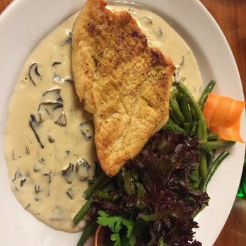Blatnička - Chicken cutlet with mushroom sauce plus side order of green beans with bacon - Wine Bars Near Me - Prague, Puerto Rico Blatnička - Chicken cutlet with mushroom sauce plus side order of green beans with bacon - Wine Bars Near Me - Prague, Puerto Rico