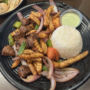 OMELI Kitchen - Lomo saltado ($19.95) - Vietnamese Near Me - Fullerton, California