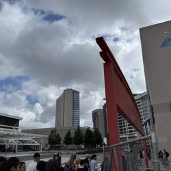 State Farm Arena - Waiting in line for merch