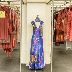 The Factory Store - In Größe 38 ca. 500 individuelle Kleider in allen Stielrichtungen