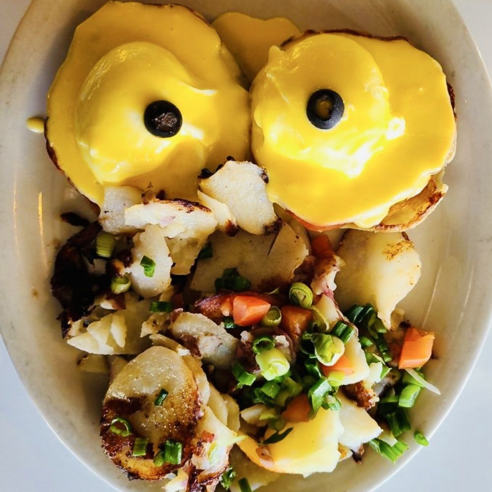 Cracker Box Restaurant - Crab eggs Benedict - American Near Me - Carson City, Nevada Cracker Box Restaurant - Crab eggs Benedict - American Near Me - Carson City, Nevada